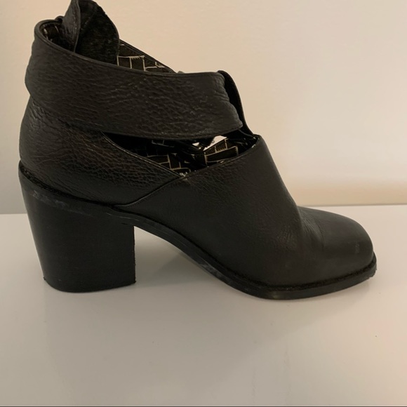 Jeffrey Campbell cut out leather booties with buckle - Picture 4 of 9